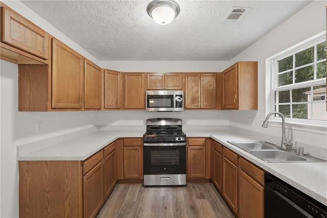 2213 Pine View Trail, Ellenwood, GA 30294
