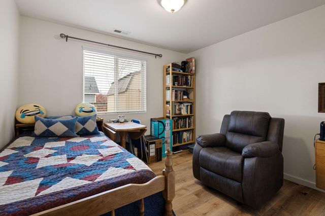 2607 NE 5th Street, Redmond, OR 97756