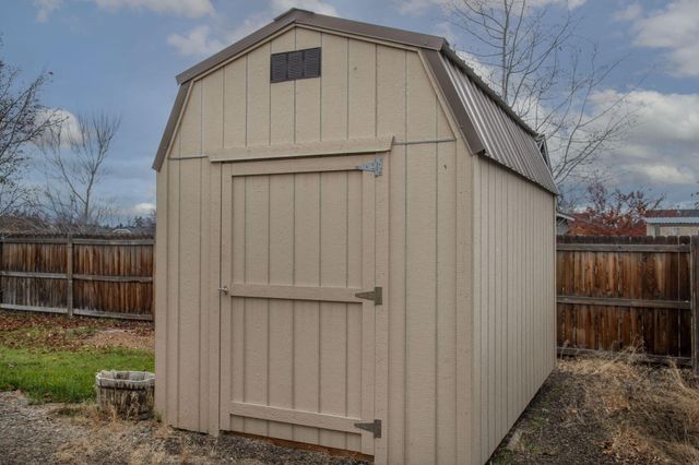 2607 NE 5th Street, Redmond, OR 97756