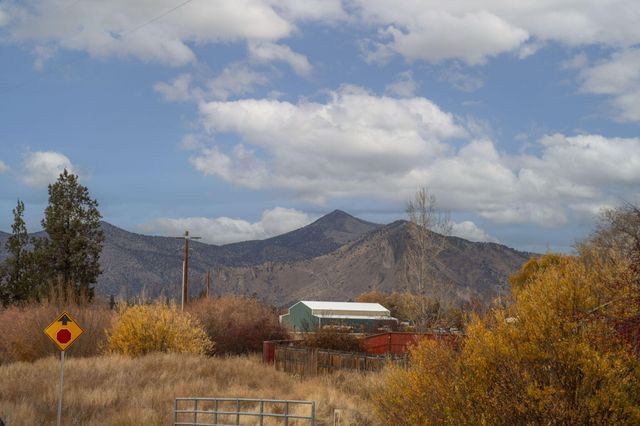 2607 NE 5th Street, Redmond, OR 97756