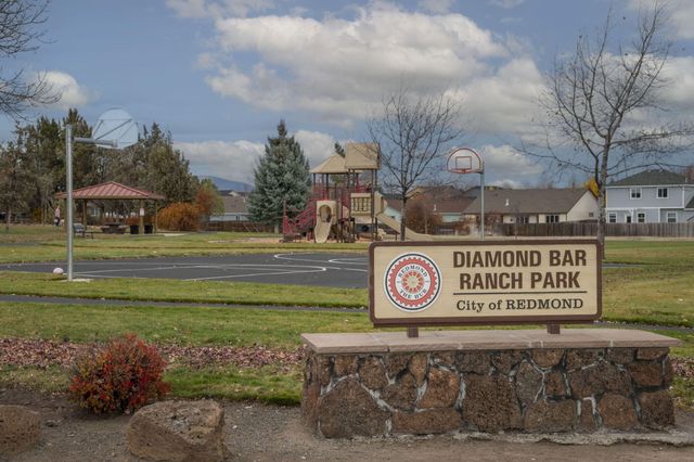 2607 NE 5th Street, Redmond, OR 97756