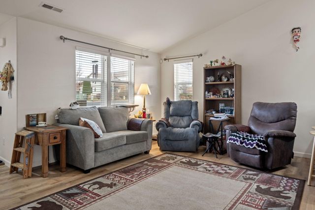 2607 NE 5th Street, Redmond, OR 97756