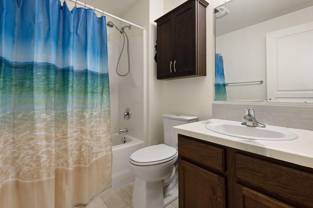 2607 NE 5th Street, Redmond, OR 97756