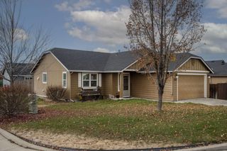 2607 NE 5th Street, Redmond, OR 97756