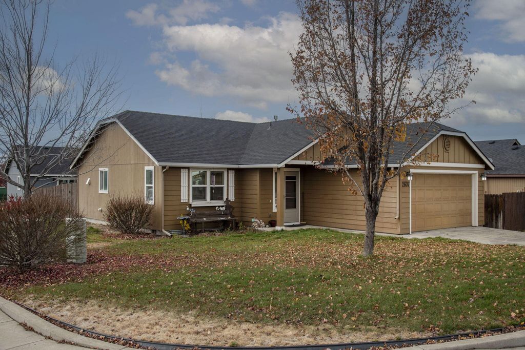 2607 NE 5th Street, Redmond, OR 97756