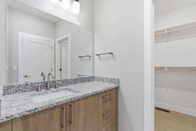 5048 E Swale Court, Springfield, MO 65802