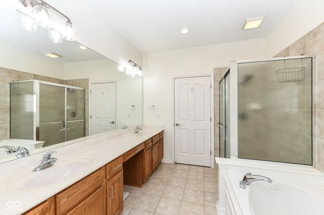13934 Canonbury Way, Fishers, IN 46037