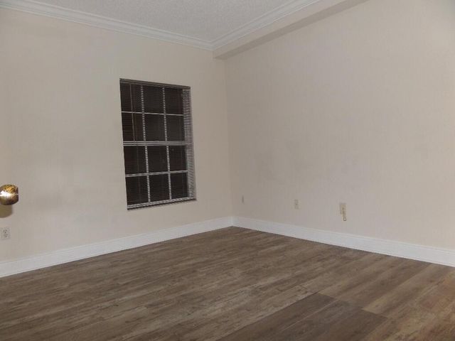 10276 Fox Trail Road S 106, West Palm Beach, FL 33411