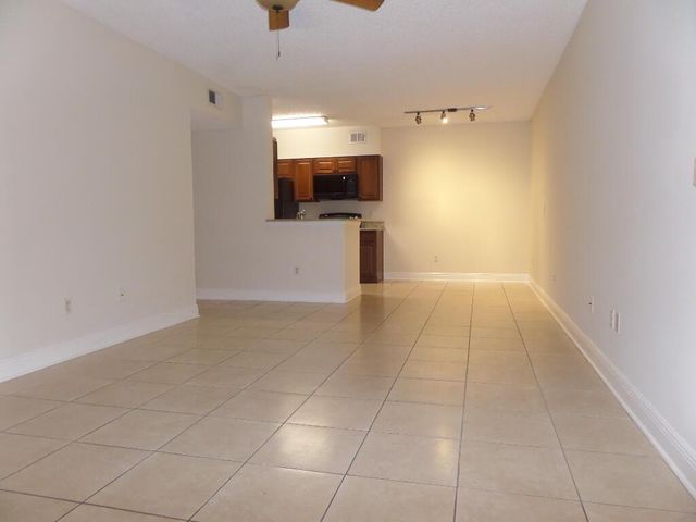 10276 Fox Trail Road S 106, West Palm Beach, FL 33411