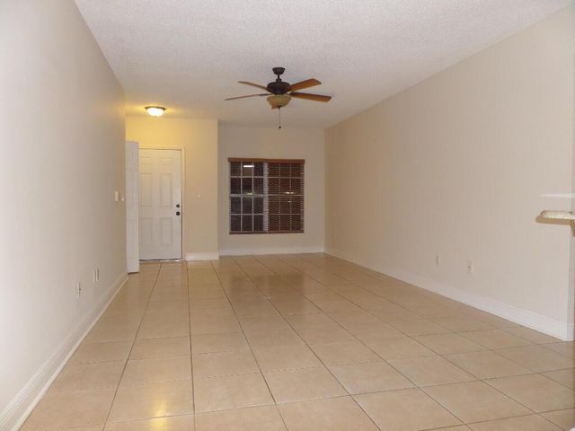 10276 Fox Trail Road S 106, West Palm Beach, FL 33411