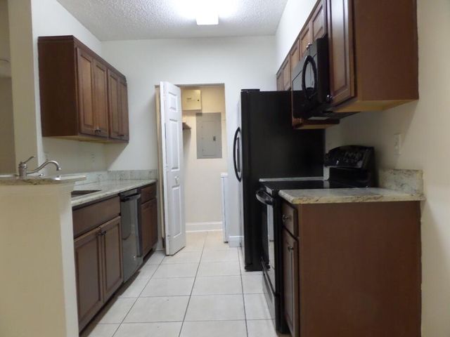 10276 Fox Trail Road S 106, West Palm Beach, FL 33411