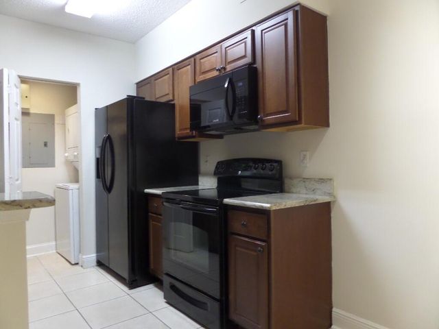 10276 Fox Trail Road S 106, West Palm Beach, FL 33411