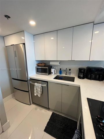 540 Brickell Key Dr 1809, Miami, FL 33131