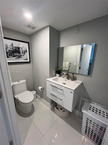 540 Brickell Key Dr 1809, Miami, FL 33131