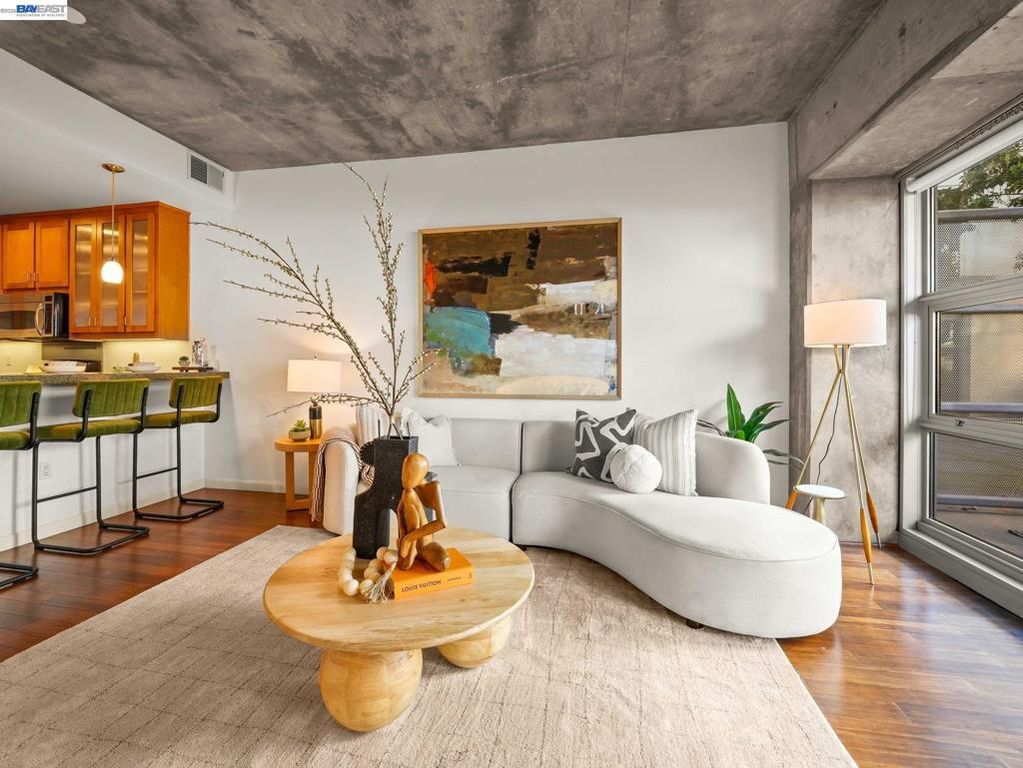 Image 16 of property listing at 428 Alice St 336, Oakland, CA 94607