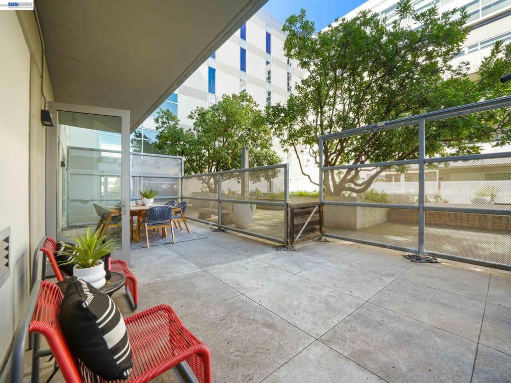 Image 20 of property listing at 428 Alice St 336, Oakland, CA 94607