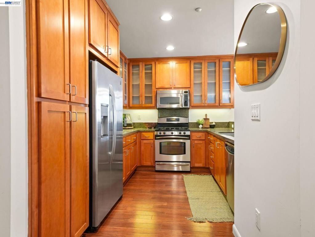 Image 3 of property listing at 428 Alice St 336, Oakland, CA 94607