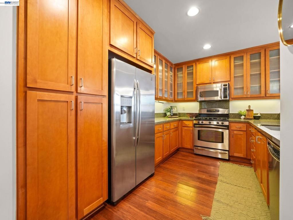 Image 4 of property listing at 428 Alice St 336, Oakland, CA 94607