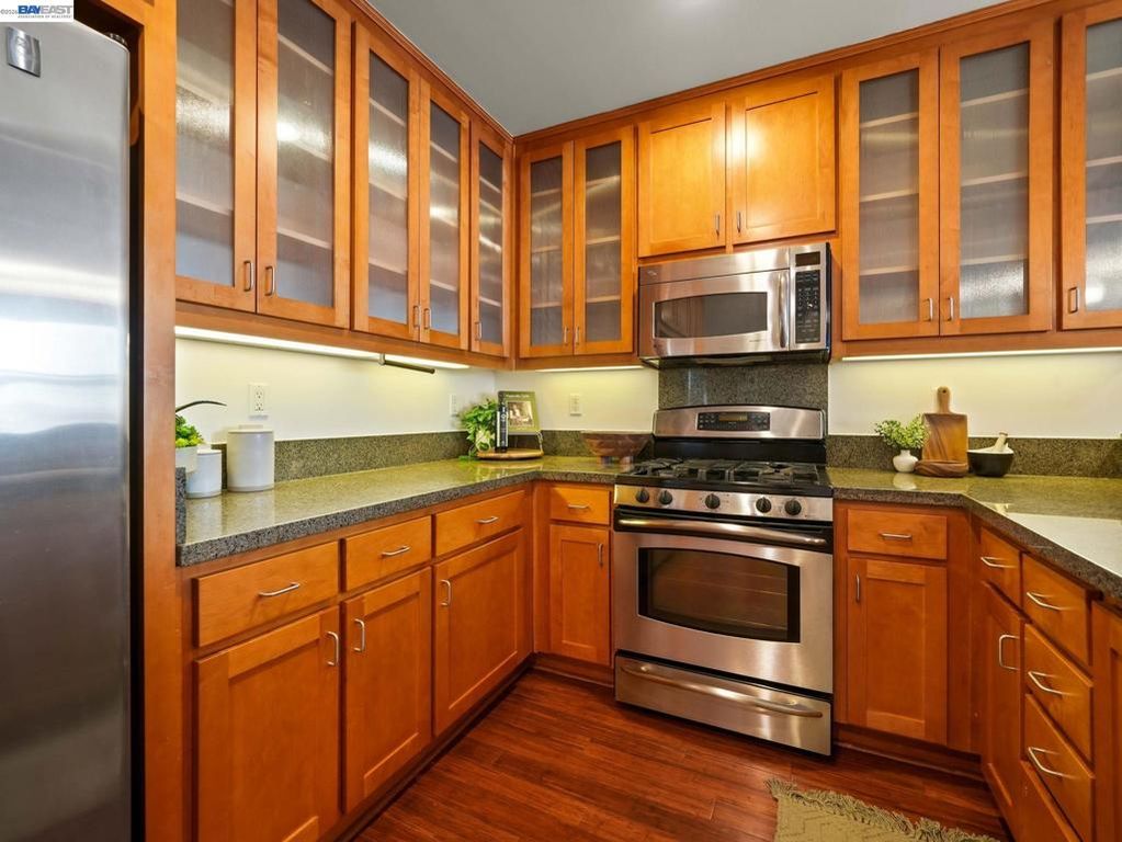 Image 5 of property listing at 428 Alice St 336, Oakland, CA 94607