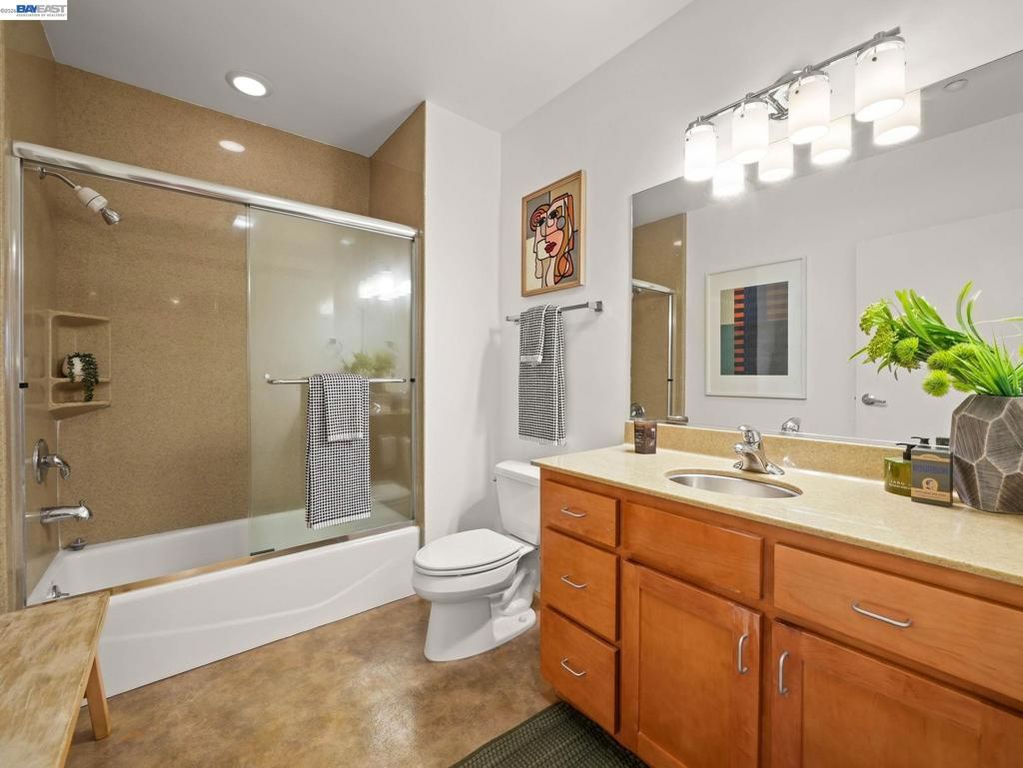 Image 8 of property listing at 428 Alice St 336, Oakland, CA 94607