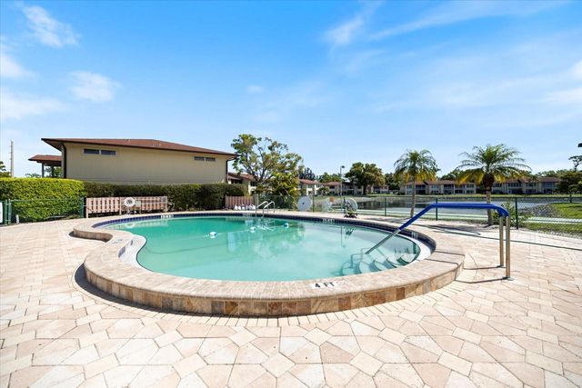 4522 NARRAGANSET TRAIL 84, Sarasota, FL 34233