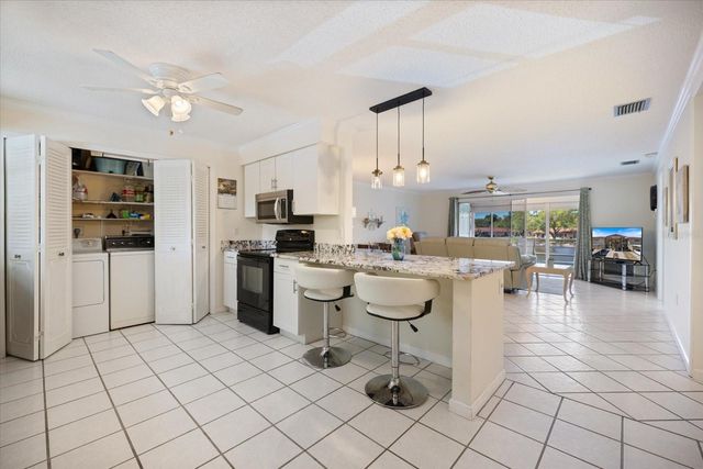 4522 NARRAGANSET TRAIL 84, Sarasota, FL 34233