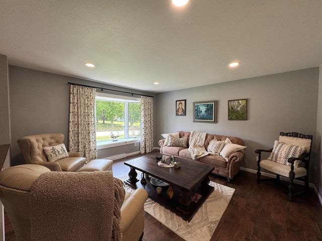 W330N5515 Linden CIRCLE E, Nashotah, WI 53058