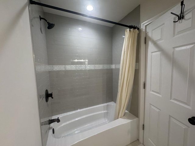 W330N5515 Linden CIRCLE E, Nashotah, WI 53058