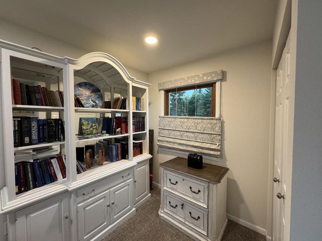 W330N5515 Linden CIRCLE E, Nashotah, WI 53058