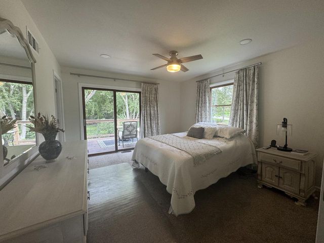 W330N5515 Linden CIRCLE E, Nashotah, WI 53058