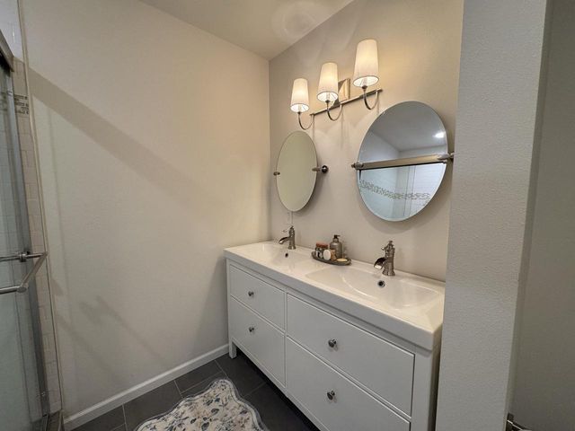 W330N5515 Linden CIRCLE E, Nashotah, WI 53058