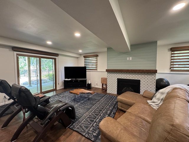 W330N5515 Linden CIRCLE E, Nashotah, WI 53058