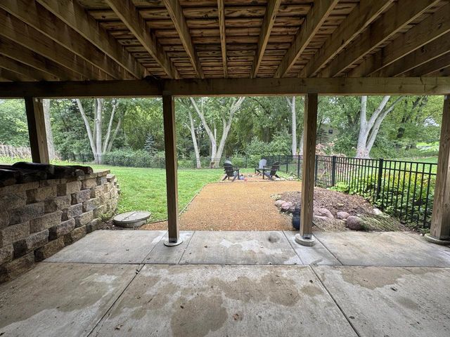 W330N5515 Linden CIRCLE E, Nashotah, WI 53058