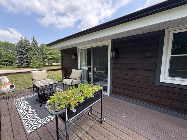 W330N5515 Linden CIRCLE E, Nashotah, WI 53058