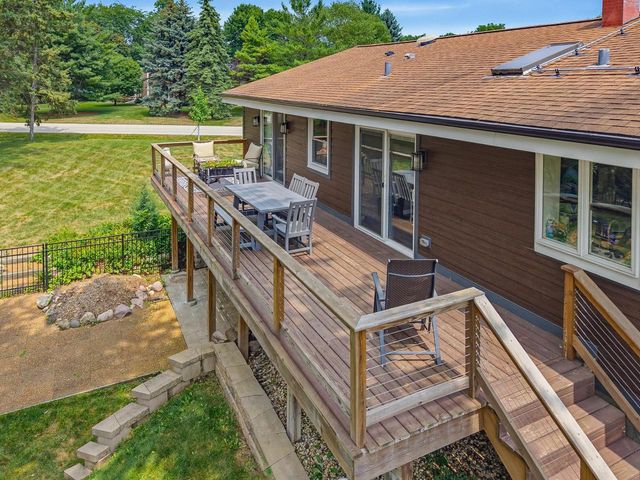 W330N5515 Linden CIRCLE E, Nashotah, WI 53058