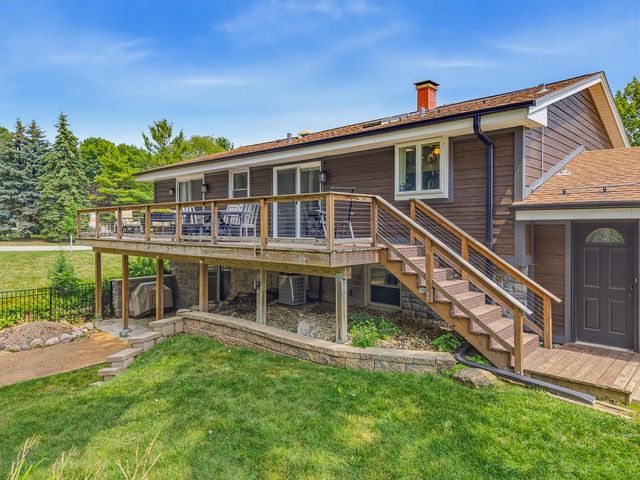W330N5515 Linden CIRCLE E, Nashotah, WI 53058