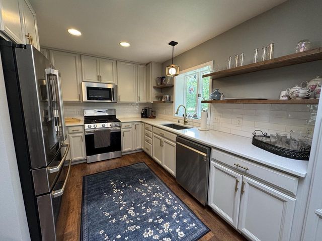 W330N5515 Linden CIRCLE E, Nashotah, WI 53058