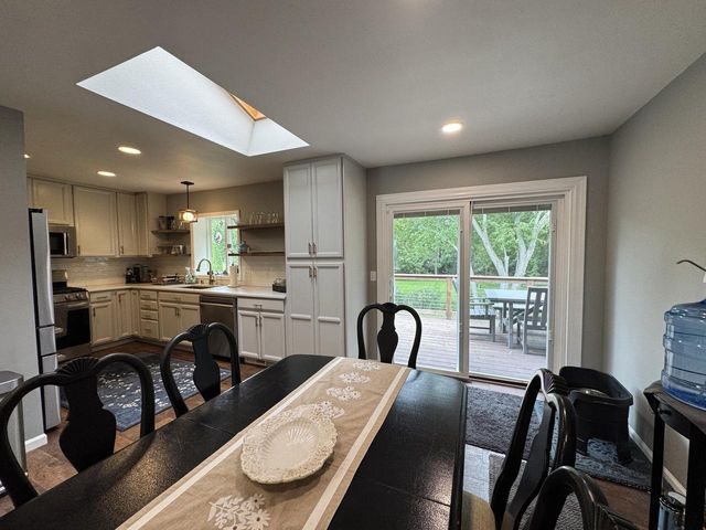 W330N5515 Linden CIRCLE E, Nashotah, WI 53058
