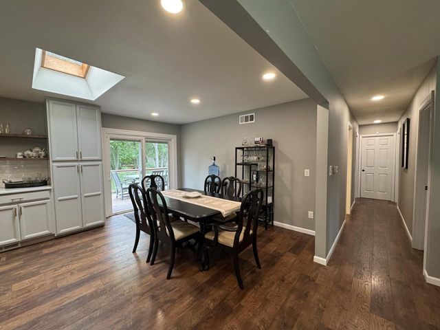 W330N5515 Linden CIRCLE E, Nashotah, WI 53058