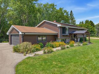 W330N5515 Linden CIRCLE E, Nashotah, WI 53058