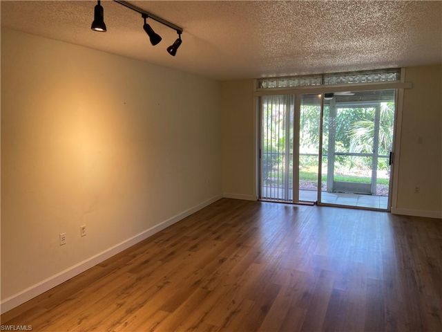 180 Turtle Lake CT 102, Naples, FL 34105