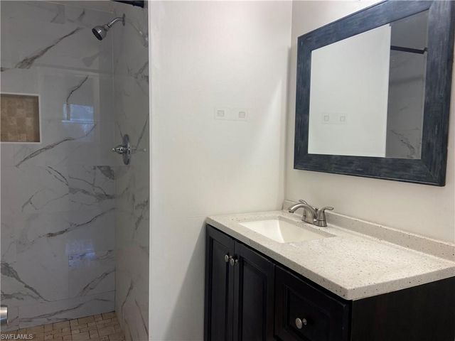 180 Turtle Lake CT 102, Naples, FL 34105