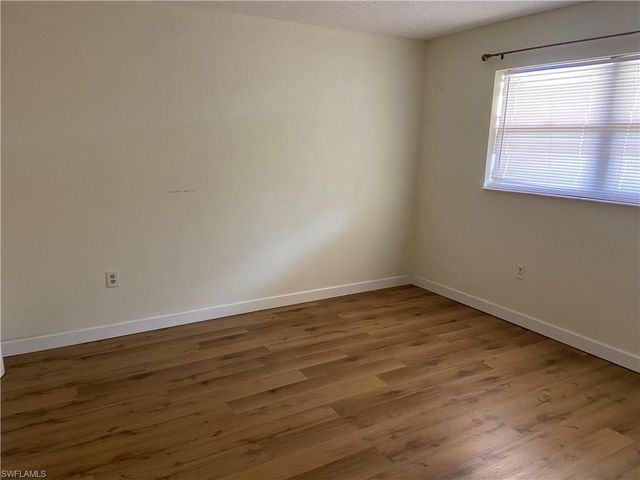 180 Turtle Lake CT 102, Naples, FL 34105