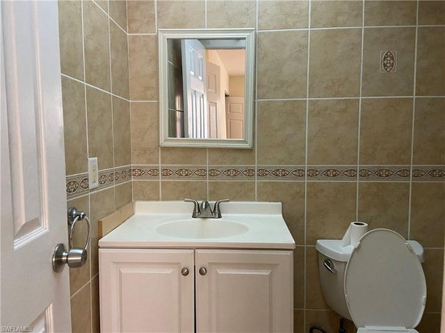 180 Turtle Lake CT 102, Naples, FL 34105