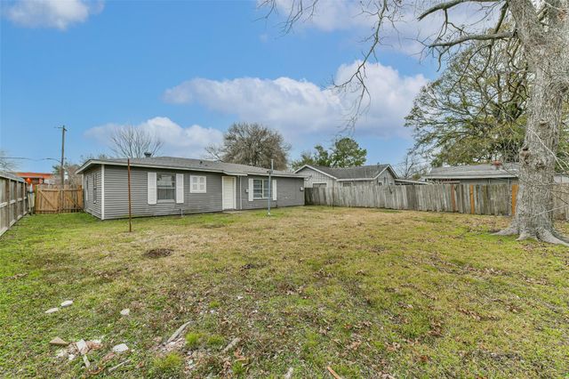3515 Meadowlake Road, Pasadena, TX 77503