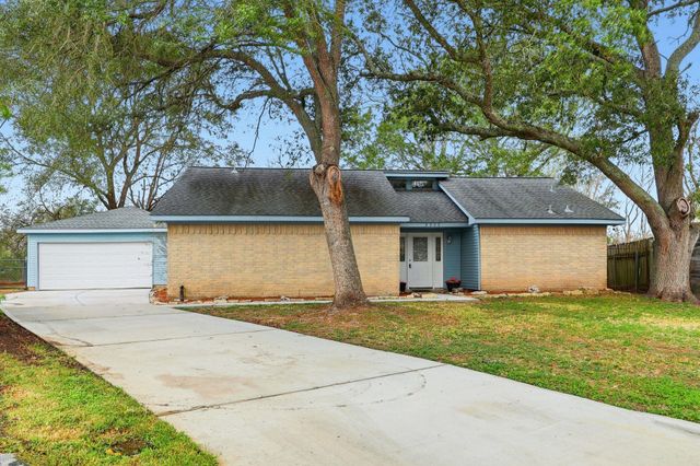 2000 Hamilton Street, Rosenberg, TX 77471