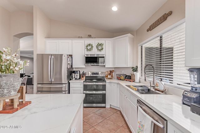 10951 W IVORY Lane, Avondale, AZ 85392