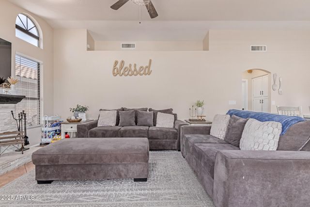 10951 W IVORY Lane, Avondale, AZ 85392