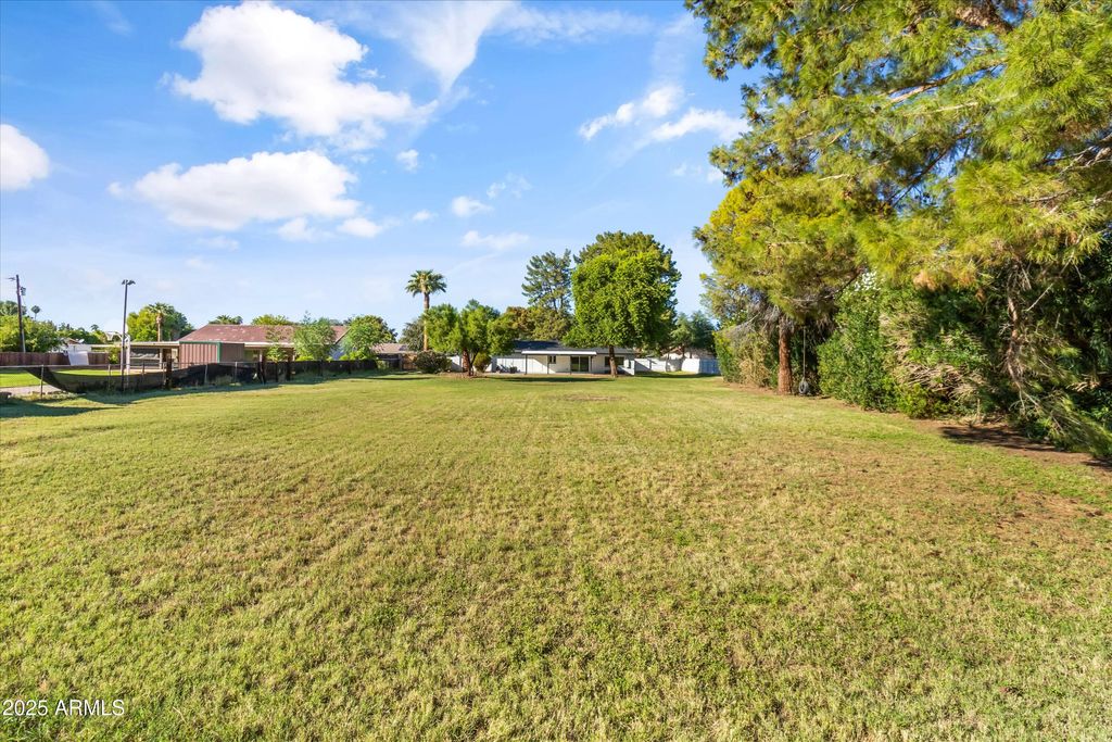 2029 W SHAWNEE Drive, Chandler, AZ 85224