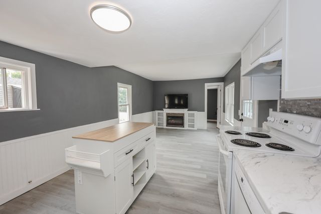14 Christmas Tree Park, Epsom, NH 03234